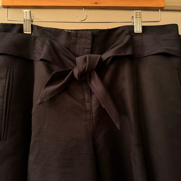 Women’s Ann Taylor Loft Black Linen Shorts, Size 10 - Picture 2 of 4